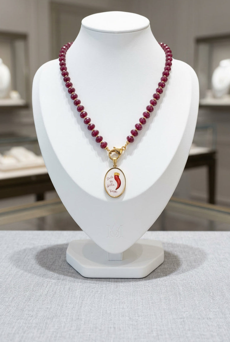 Collana Bordò storta va dritta viene