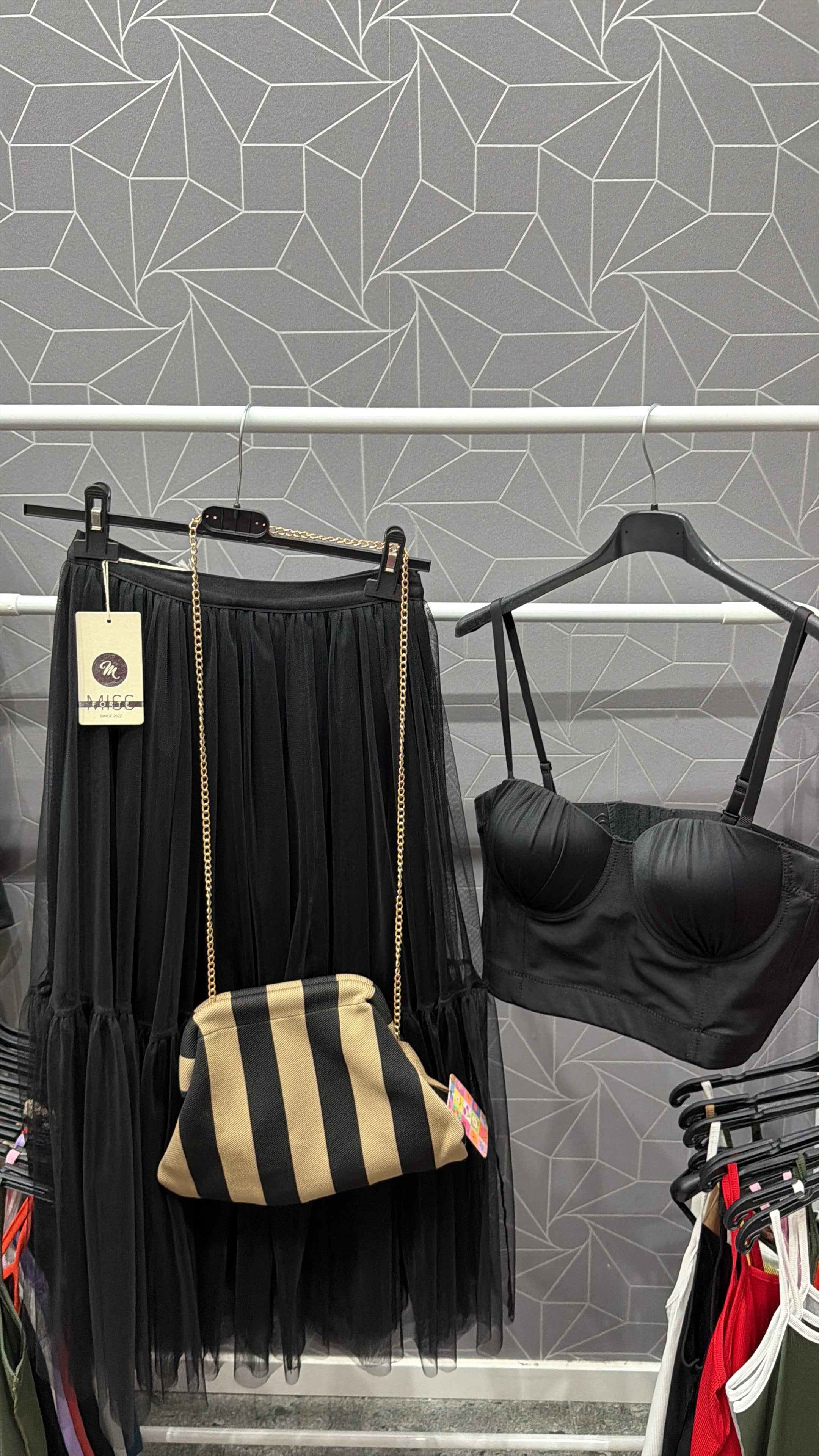 Outfit completo gonna Bralette e borsa